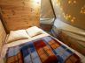 Camping Carnac : Grand lit double dans la chambre parentale du Tipi